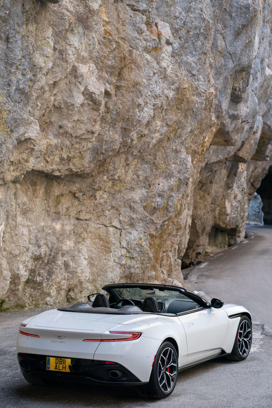  Aston Martin DB11 V8 Volante 2018 года  (NA) (фото 40 из 40)